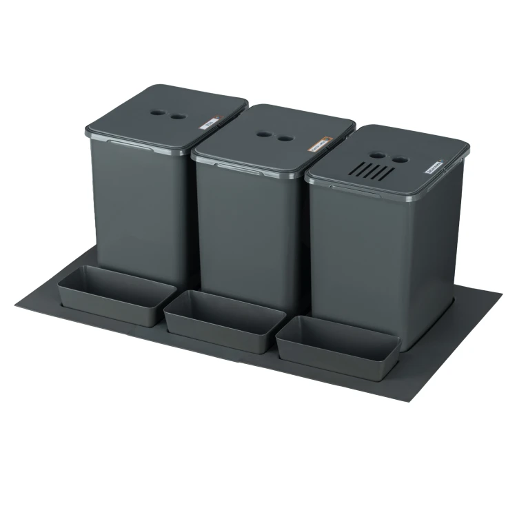 Flexi BASE 80 cm – zestaw trzech koszy 20 l z filtrem węglowym i kuwetkami na białym tle