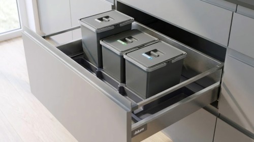 Sortownik do szuflady w szafce 90 cm FUTURE CONFIG 2×15 l + 1×18 l Sortowniki24 – trzy kosze różnych wysokości do segregacji