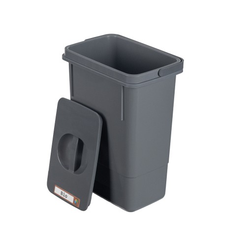 Packshot antracytowego kosza 7 l z gładką pokrywą. Widoczne wycięcie na palce (uchwyt) oraz fabryczna etykieta. Wysokość 30 cm. Produkt polski, czyste białe tło.